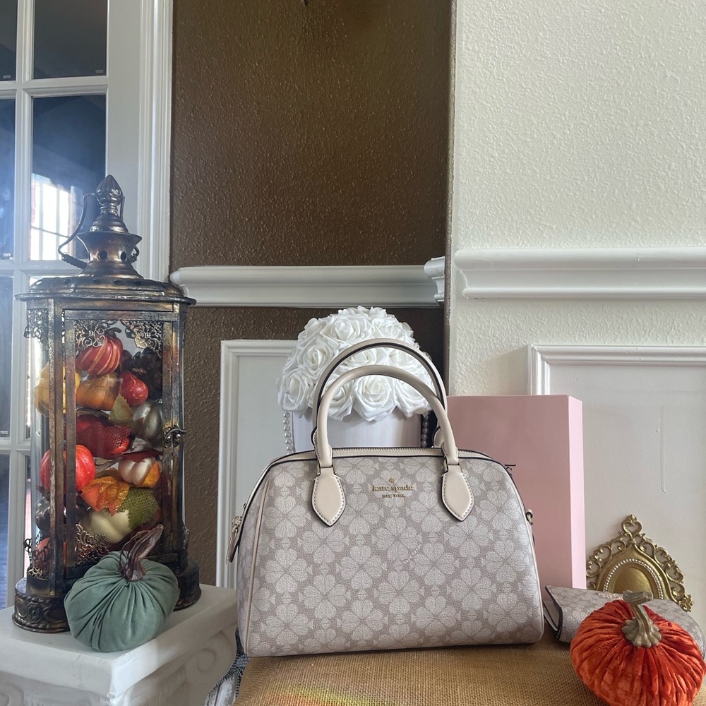 Kate Spade Signature Spade Flower Large Dolly Duffle Crossbody KI831 - Picture 10 of 16